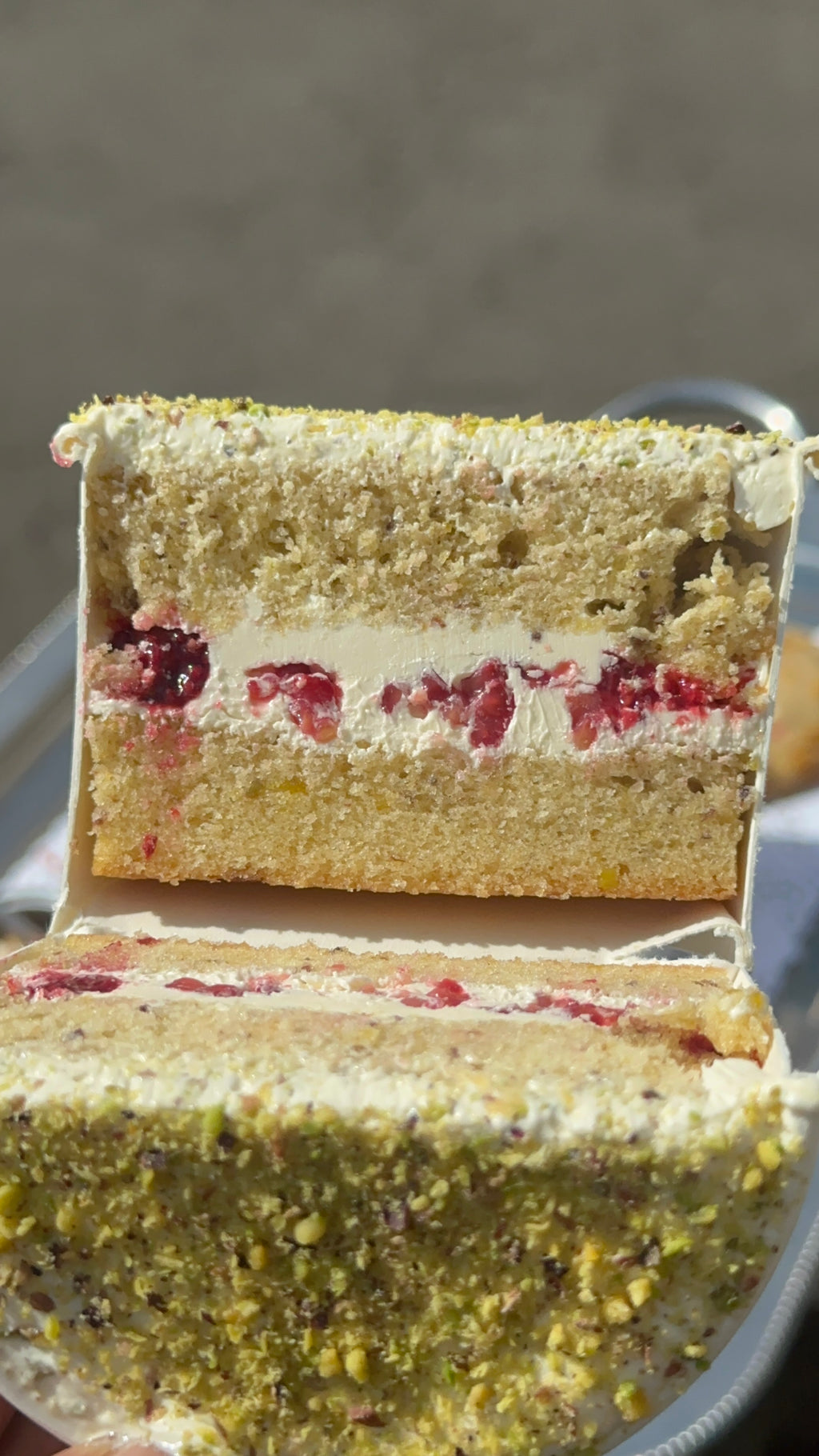 Pistachio & Raspberry Cake Tub